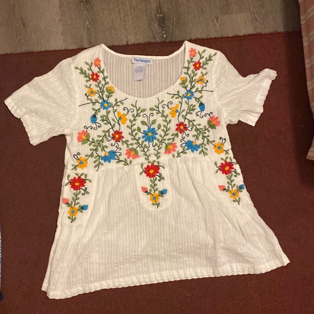 The paragon extra large with hand sewn flowers hundred percent cotton